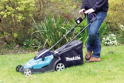 Makita Twin 18V LXT pedestrian battery mower - image: HW